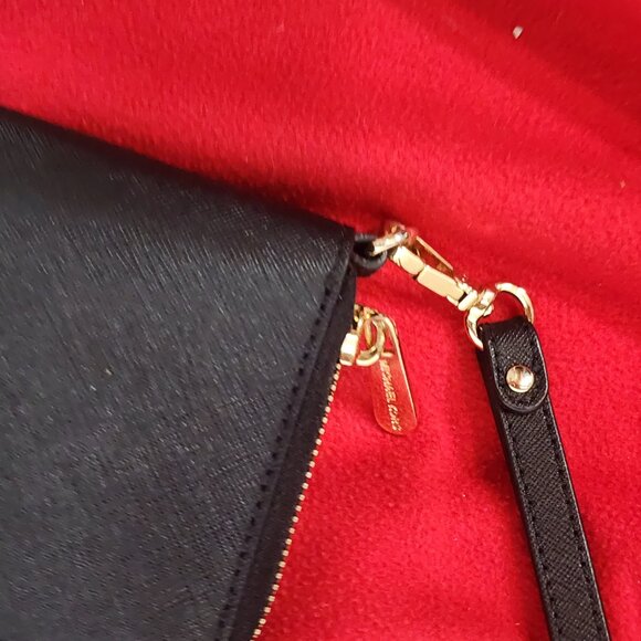 Michael Michael Kors Black Leather w/Gold Hardware Continental Wristlet Wallet - Picture 5 of 16